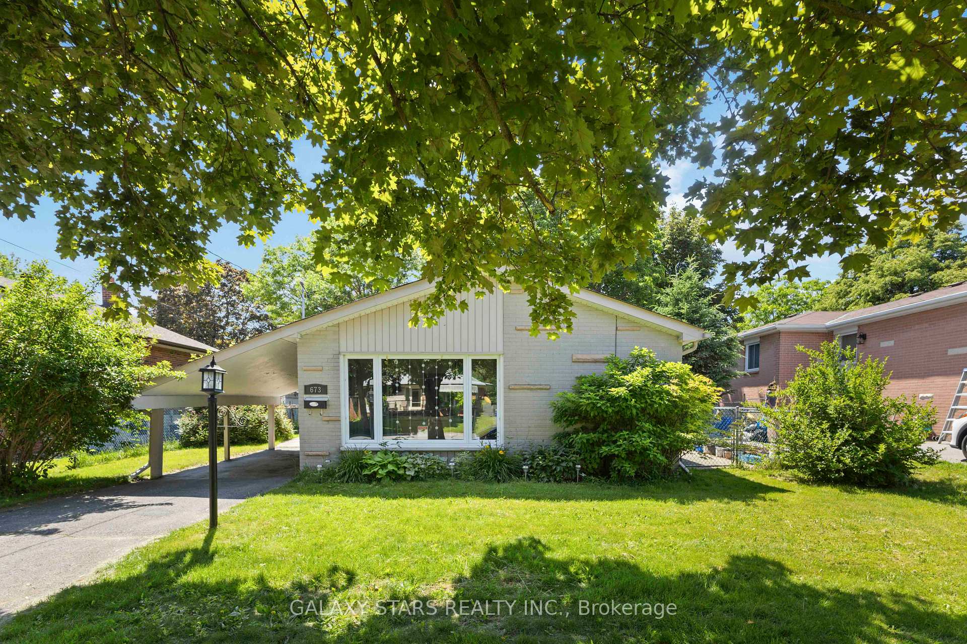 Front of 673 Lansdowne Drive