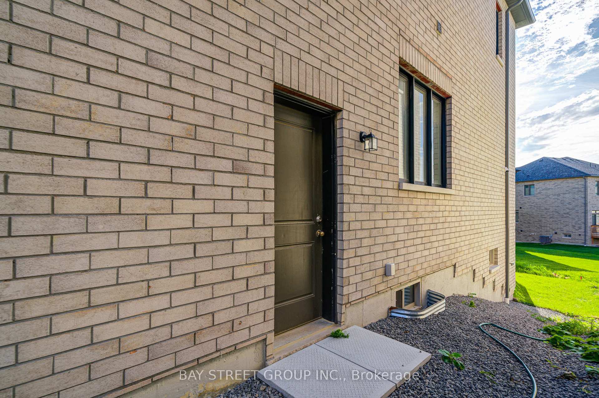 Photo 10 of 1091 Pisces Trail, Pickering, Rural Pickering — HOMEH