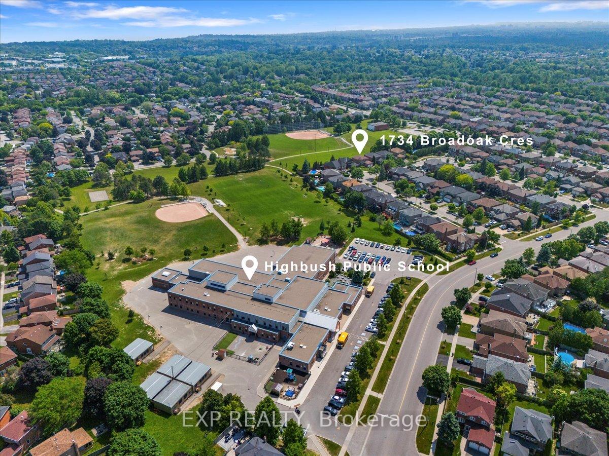 Photo 4 of 1734 Broadoak Crescent, Pickering, Amberlea — HOMEH