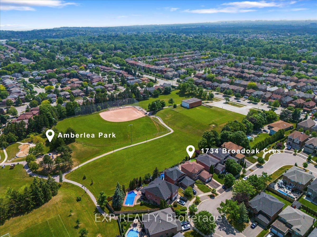 Photo 5 of 1734 Broadoak Crescent, Pickering, Amberlea — HOMEH