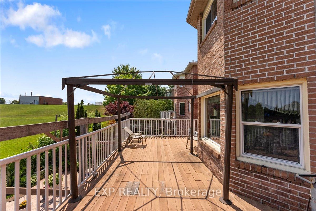 Photo 10 of 1734 Broadoak Crescent, Pickering, Amberlea — HOMEH
