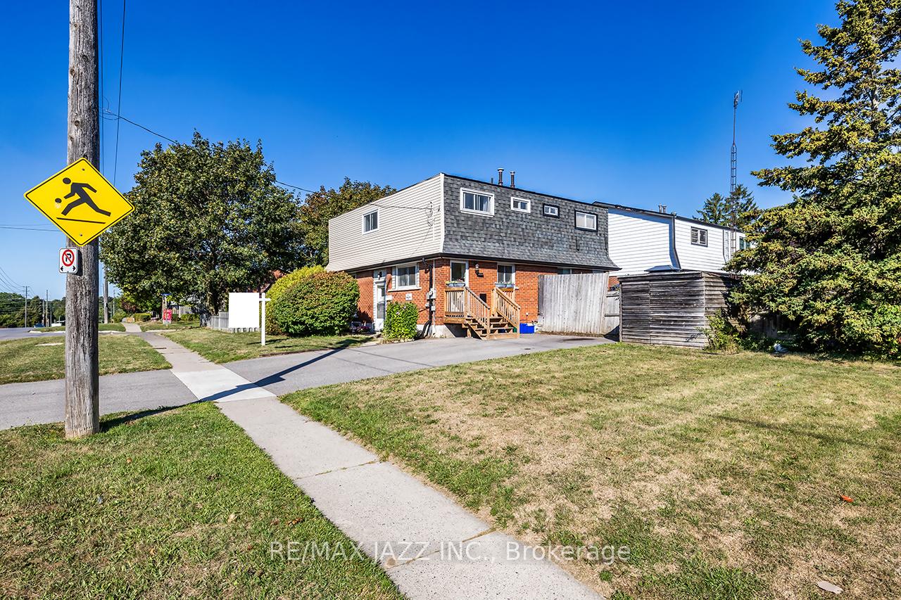 Photo 3 of 261 Vancouver Street, Oshawa, Vanier — HOMEH