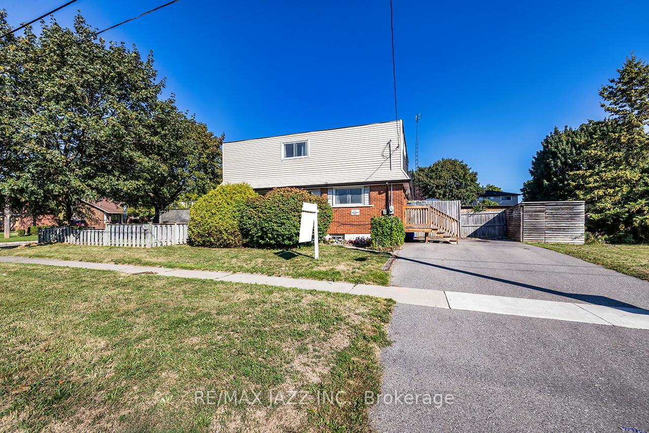Photo 5 of 261 Vancouver Street, Oshawa, Vanier — HOMEH