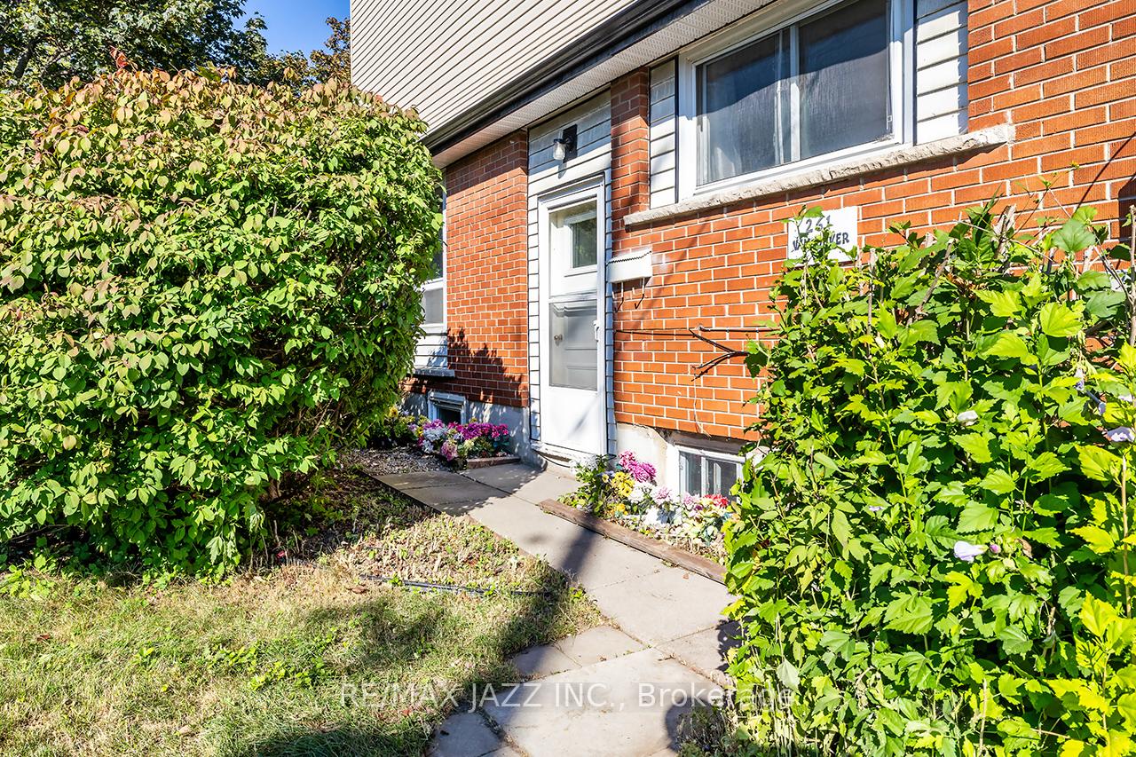 Photo 6 of 261 Vancouver Street, Oshawa, Vanier — HOMEH