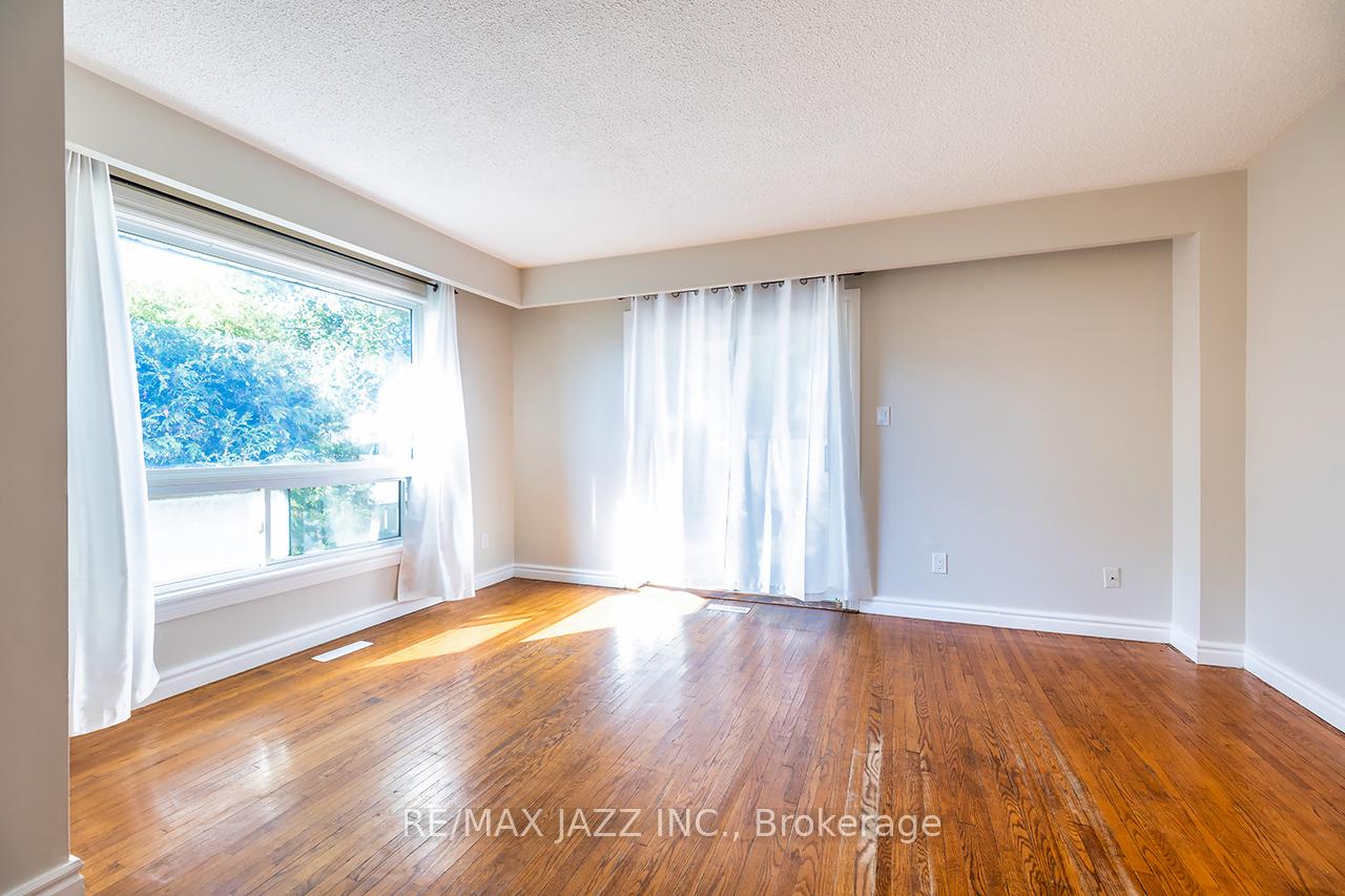 Photo 7 of 261 Vancouver Street, Oshawa, Vanier — HOMEH