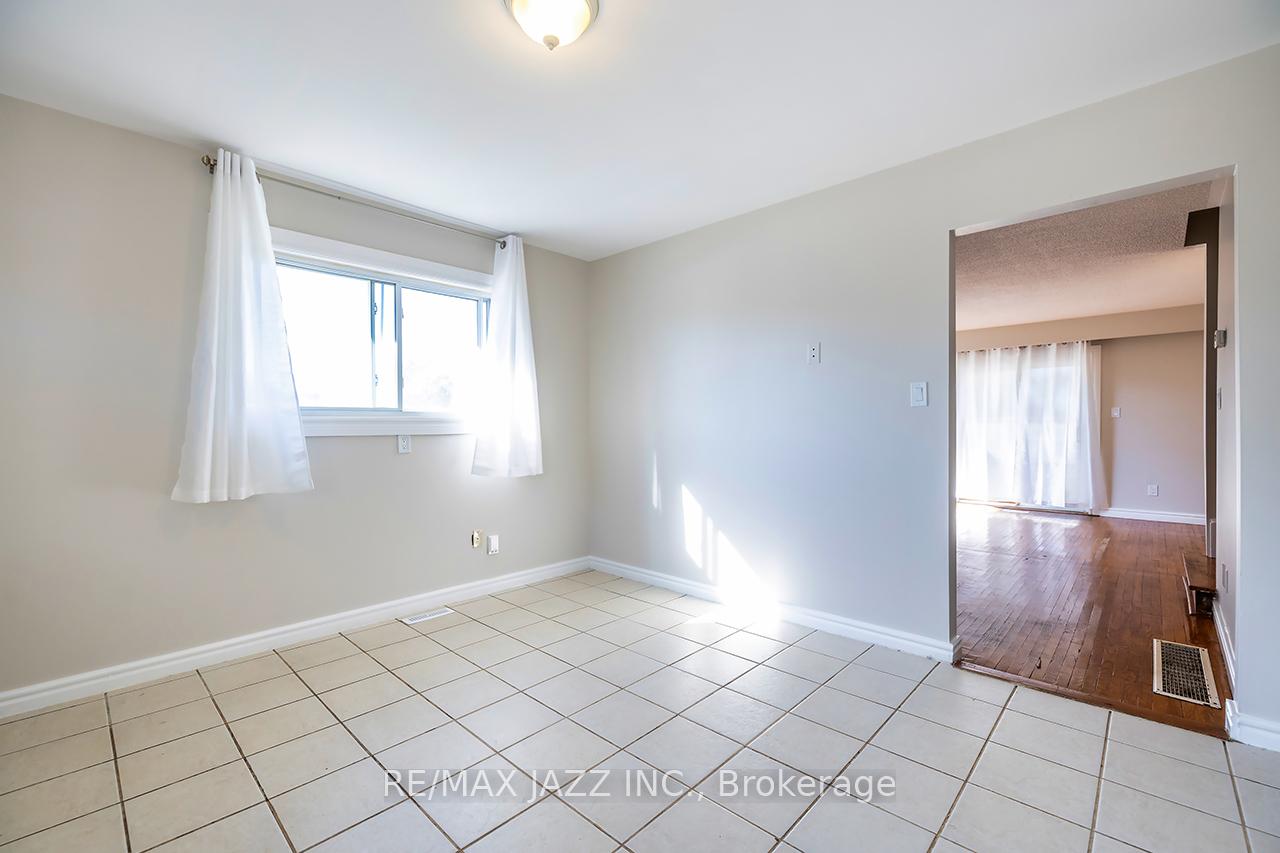 Photo 12 of 261 Vancouver Street, Oshawa, Vanier — HOMEH