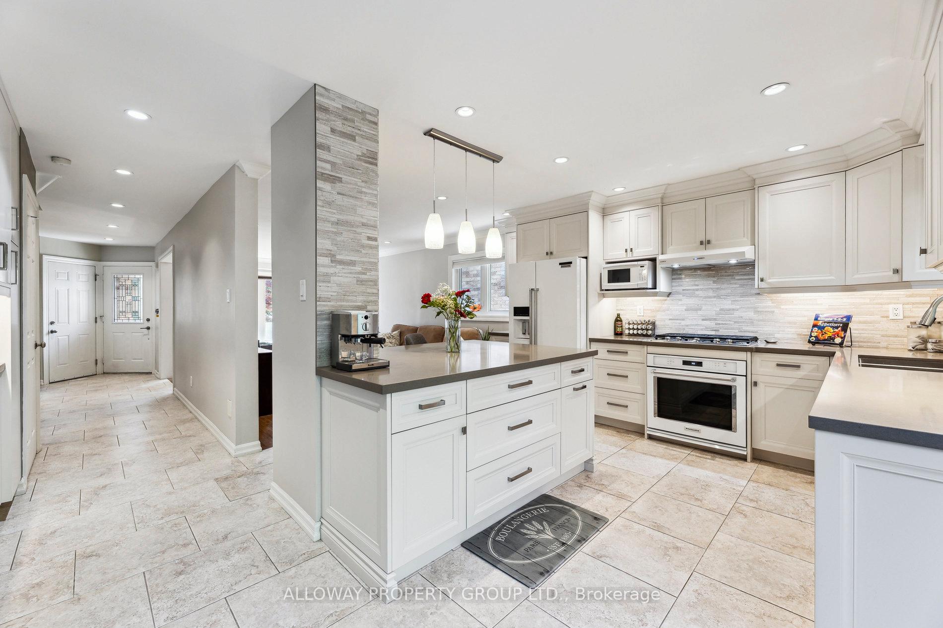 Photo 5 of 1619 Deerbrook Drive, Pickering, Liverpool — HOMEH