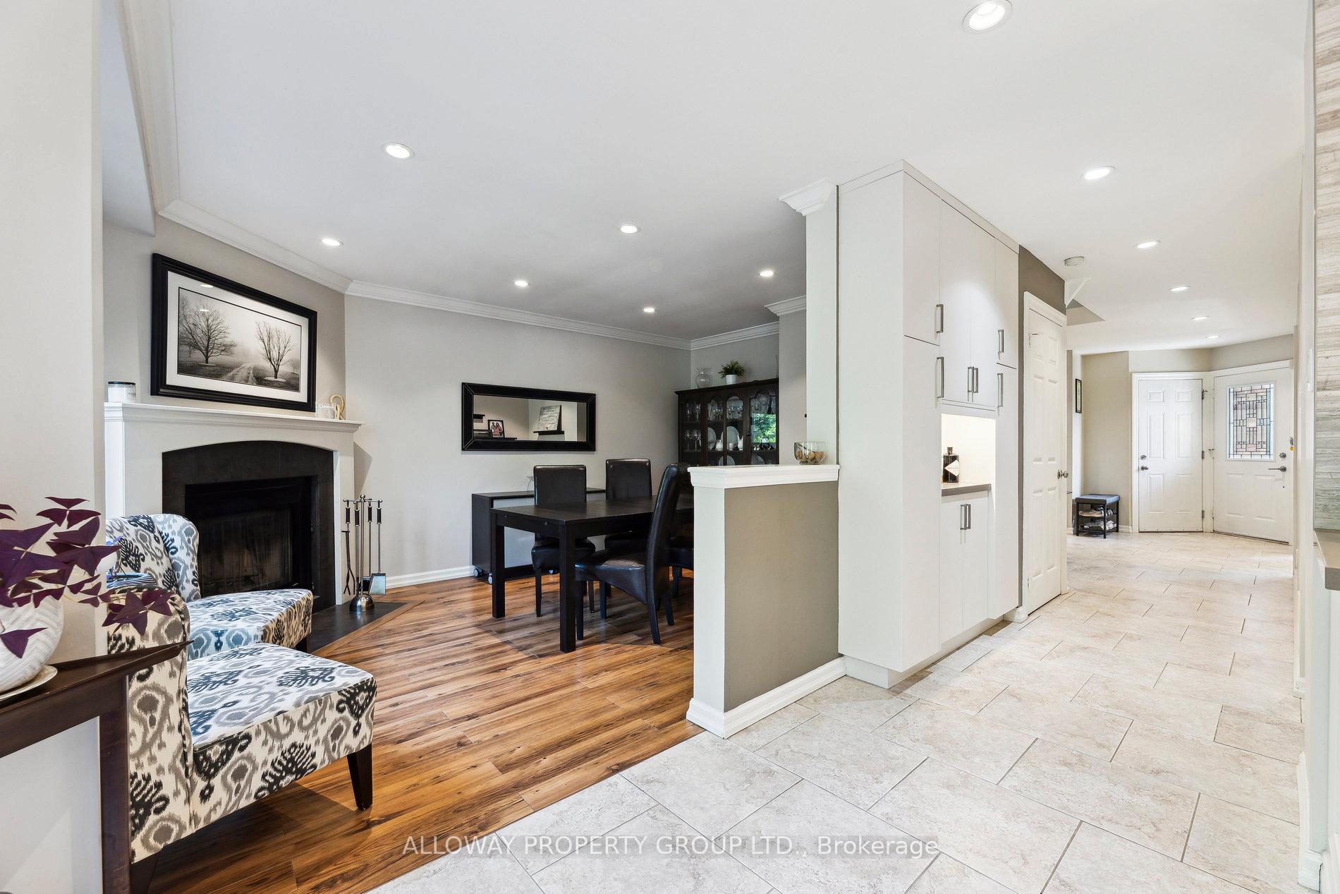 Photo 10 of 1619 Deerbrook Drive, Pickering, Liverpool — HOMEH