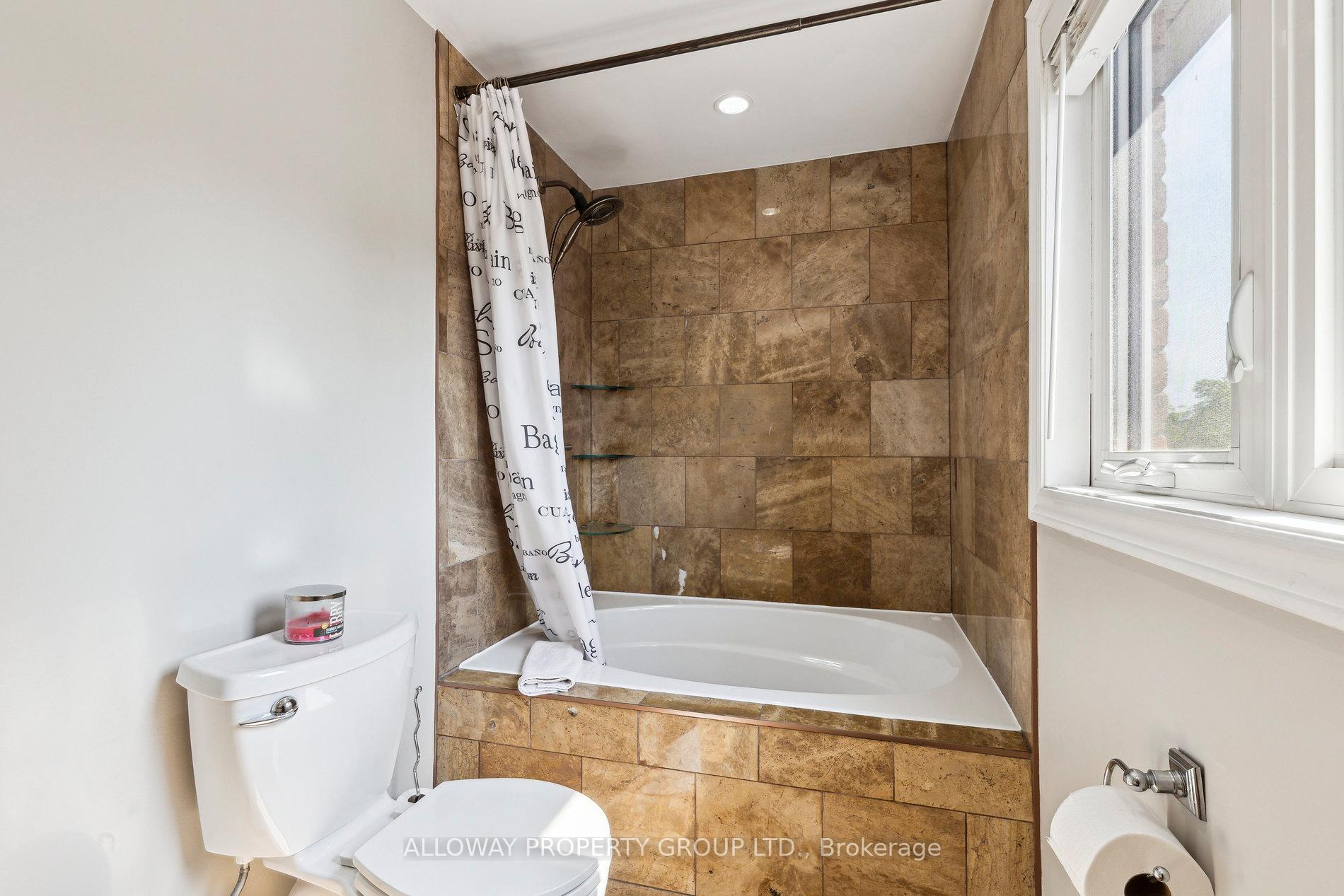 Photo 20 of 1619 Deerbrook Drive, Pickering, Liverpool — HOMEH