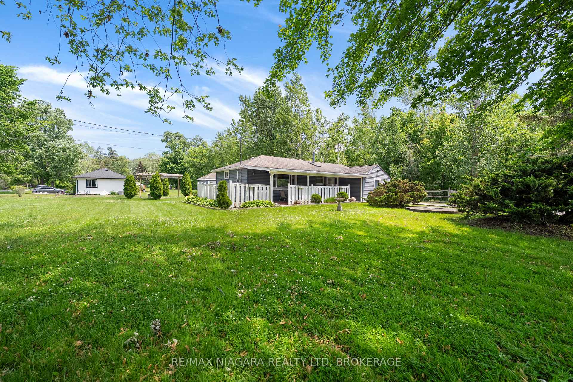 Front of 527 Pinecrest Road