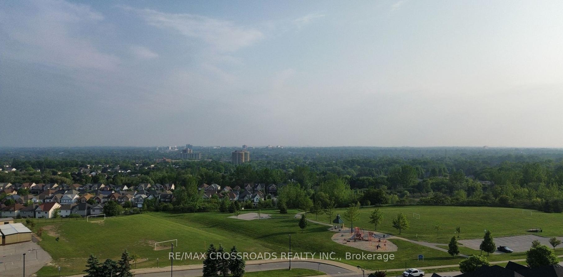 Photo 4 of 1383 Langley Circle, Oshawa, Pinecrest — HOMEH