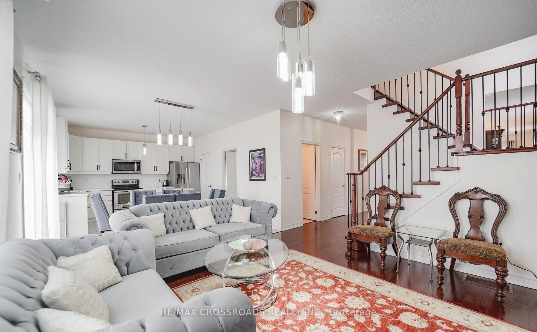Photo 11 of 1383 Langley Circle, Oshawa, Pinecrest — HOMEH