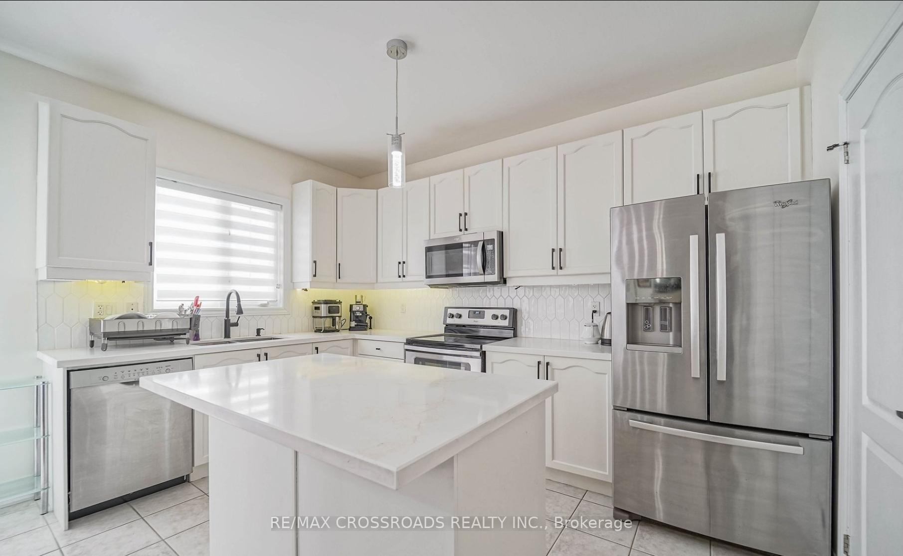 Photo 13 of 1383 Langley Circle, Oshawa, Pinecrest — HOMEH