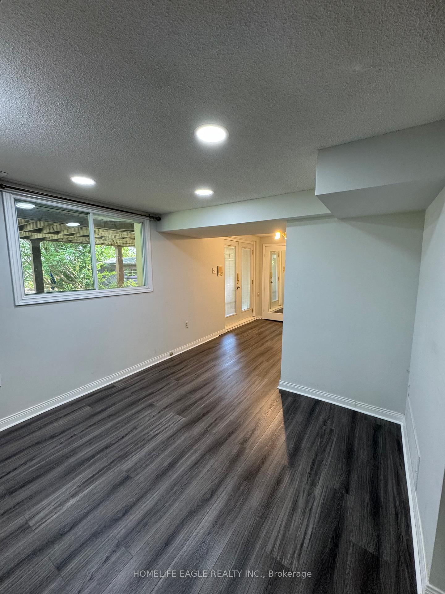 Photo 4 of 755 Pebble Court, Pickering, Amberlea — HOMEH