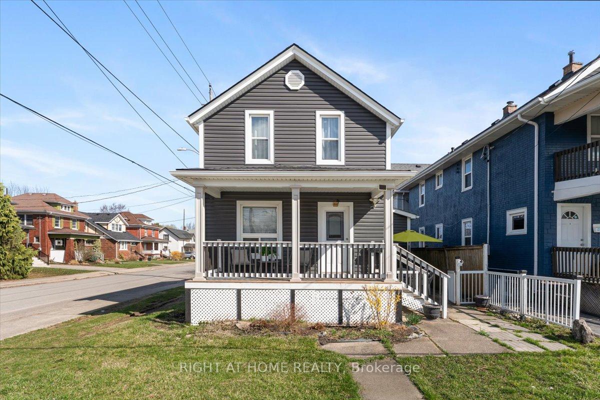 Front of 4945 Maple Street