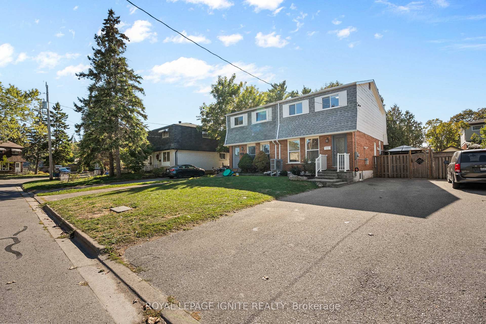 Photo 2 of 222 Barkley Crescent, Oshawa, Vanier — HOMEH