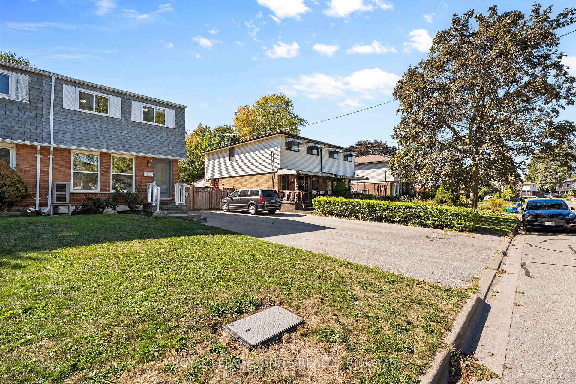 Photo 3 of 222 Barkley Crescent, Oshawa, Vanier — HOMEH