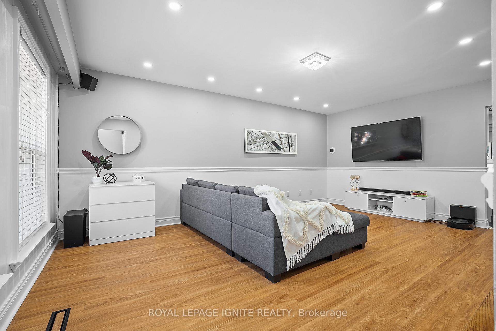 Photo 5 of 222 Barkley Crescent, Oshawa, Vanier — HOMEH