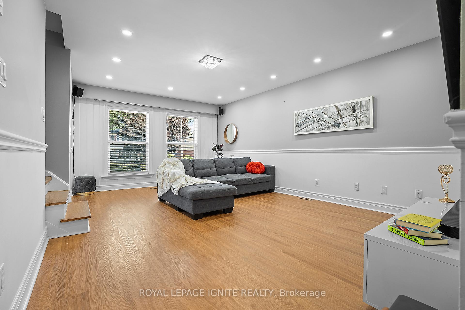 Photo 6 of 222 Barkley Crescent, Oshawa, Vanier — HOMEH