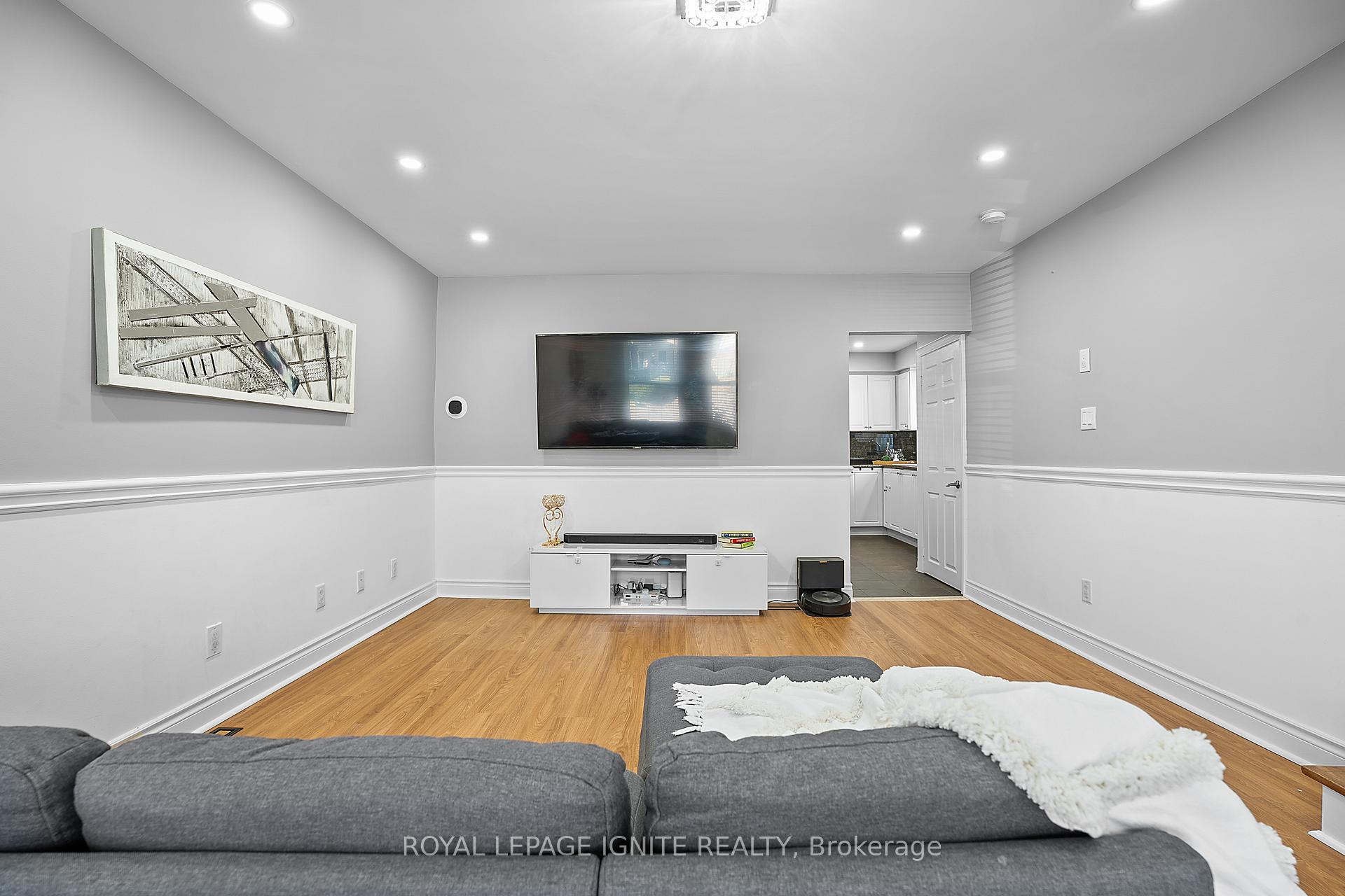Photo 8 of 222 Barkley Crescent, Oshawa, Vanier — HOMEH