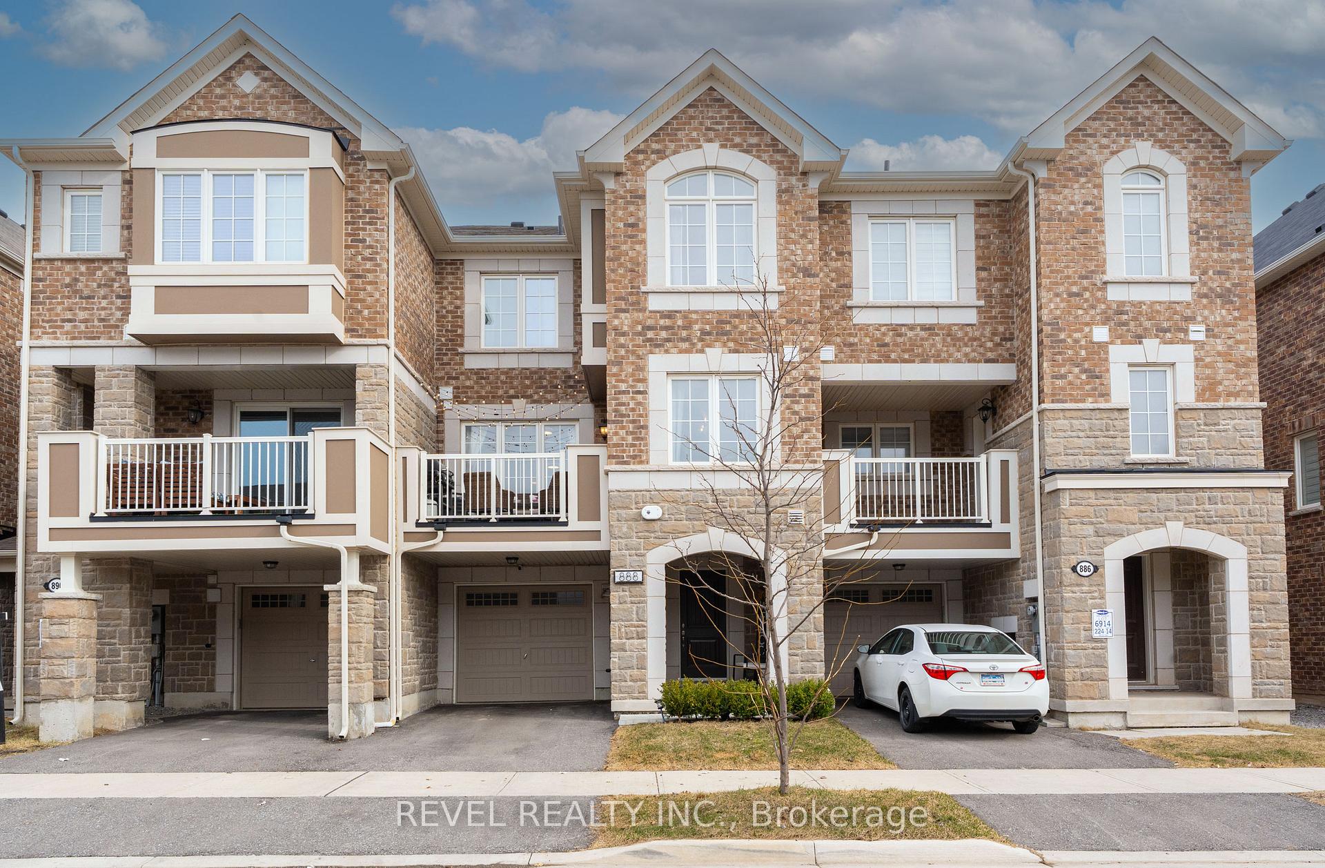 Front of 888 Ash Gate