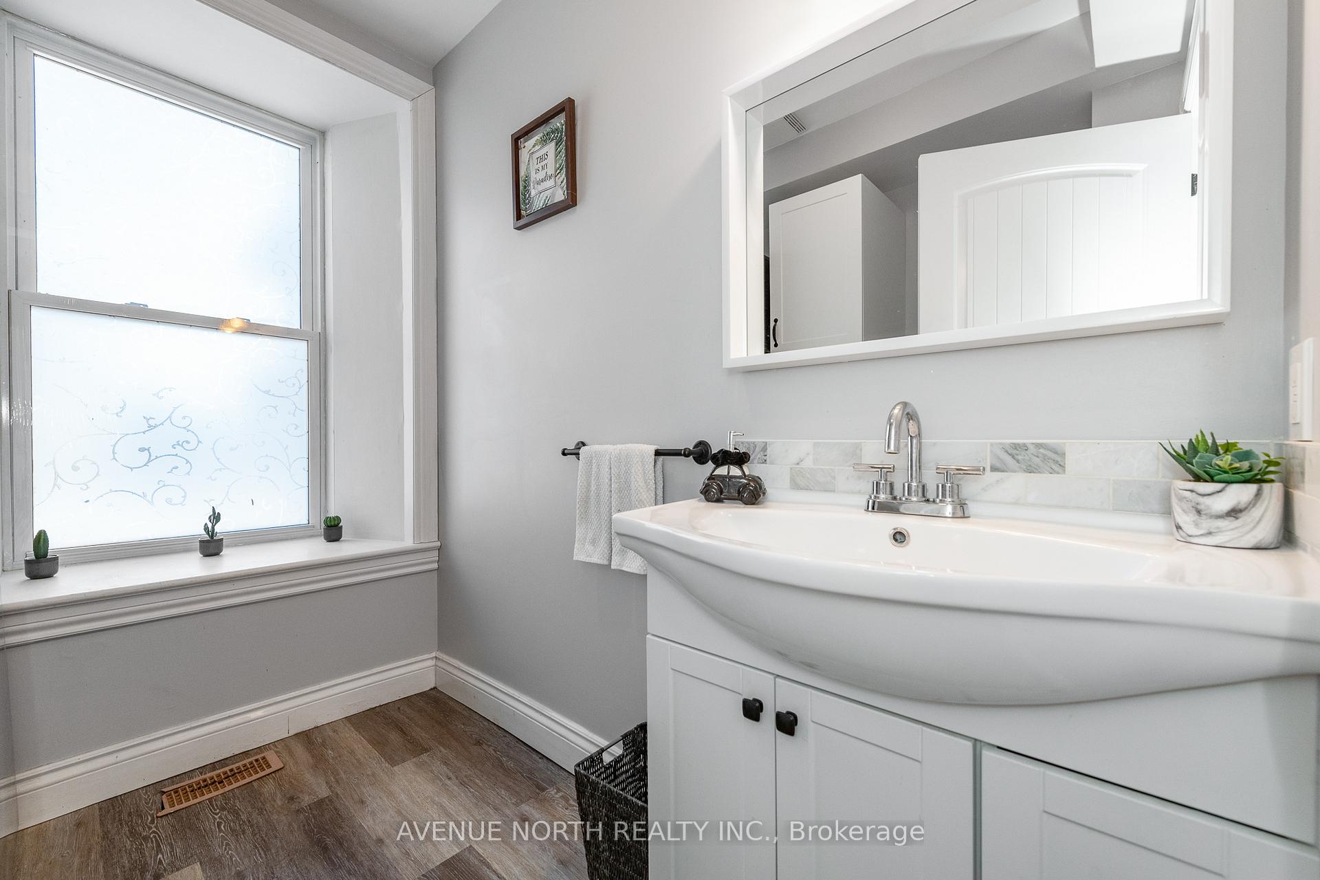 Photo 13 of 476 James Street W, Prescott — HOMEH