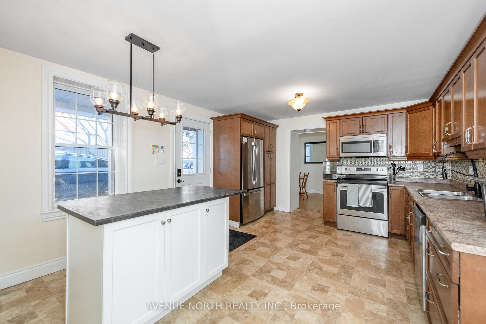 Photo 15 of 476 James Street W, Prescott — HOMEH