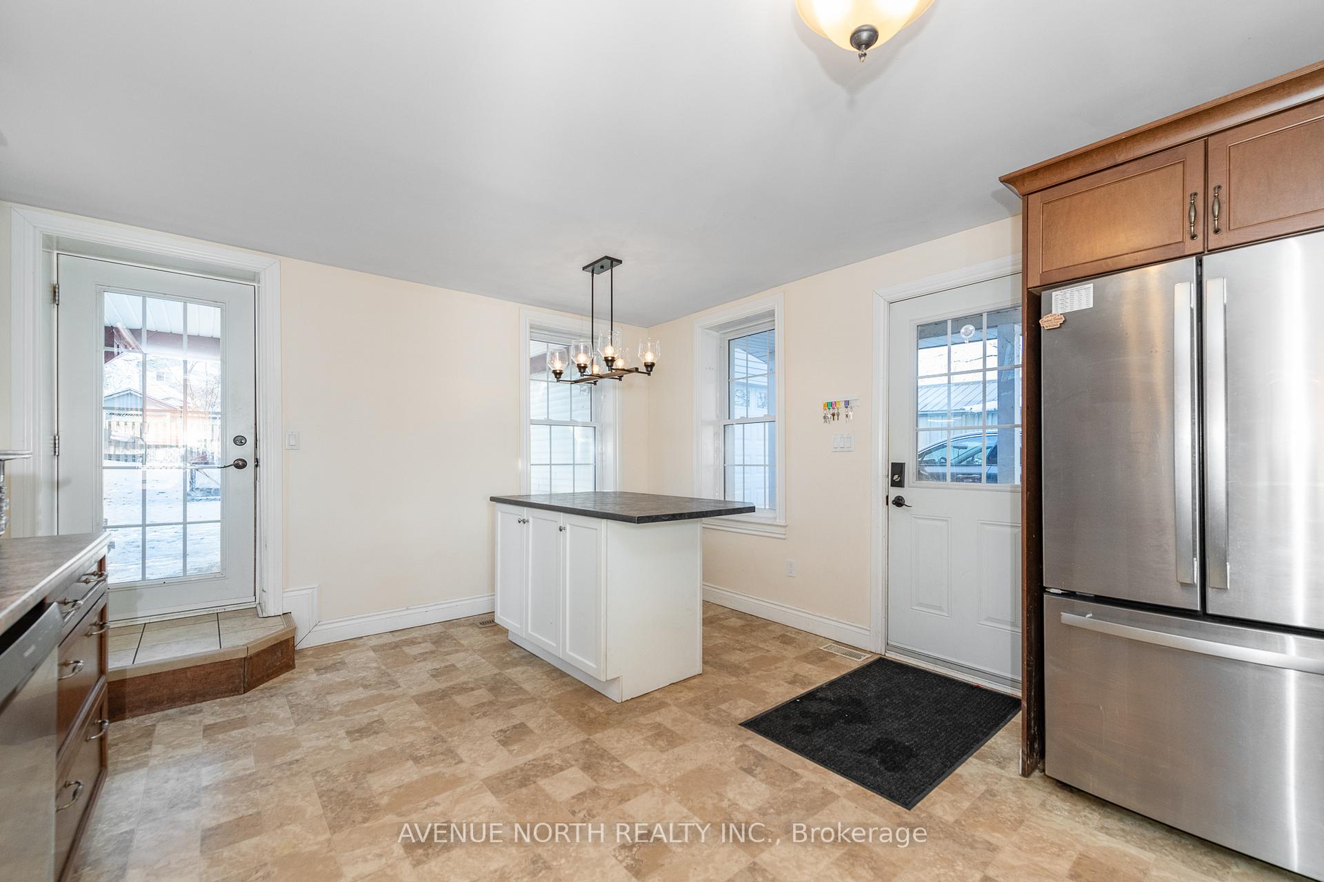 Photo 16 of 476 James Street W, Prescott — HOMEH
