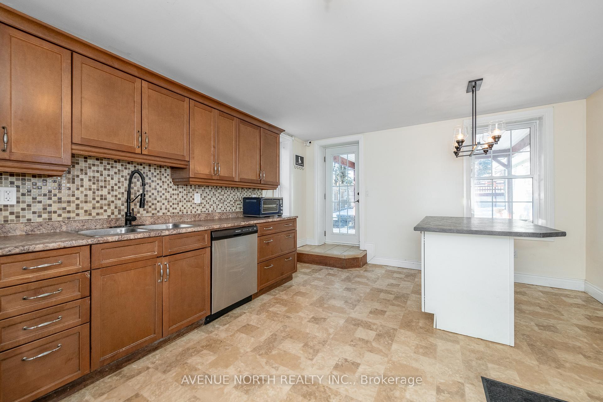 Photo 17 of 476 James Street W, Prescott — HOMEH