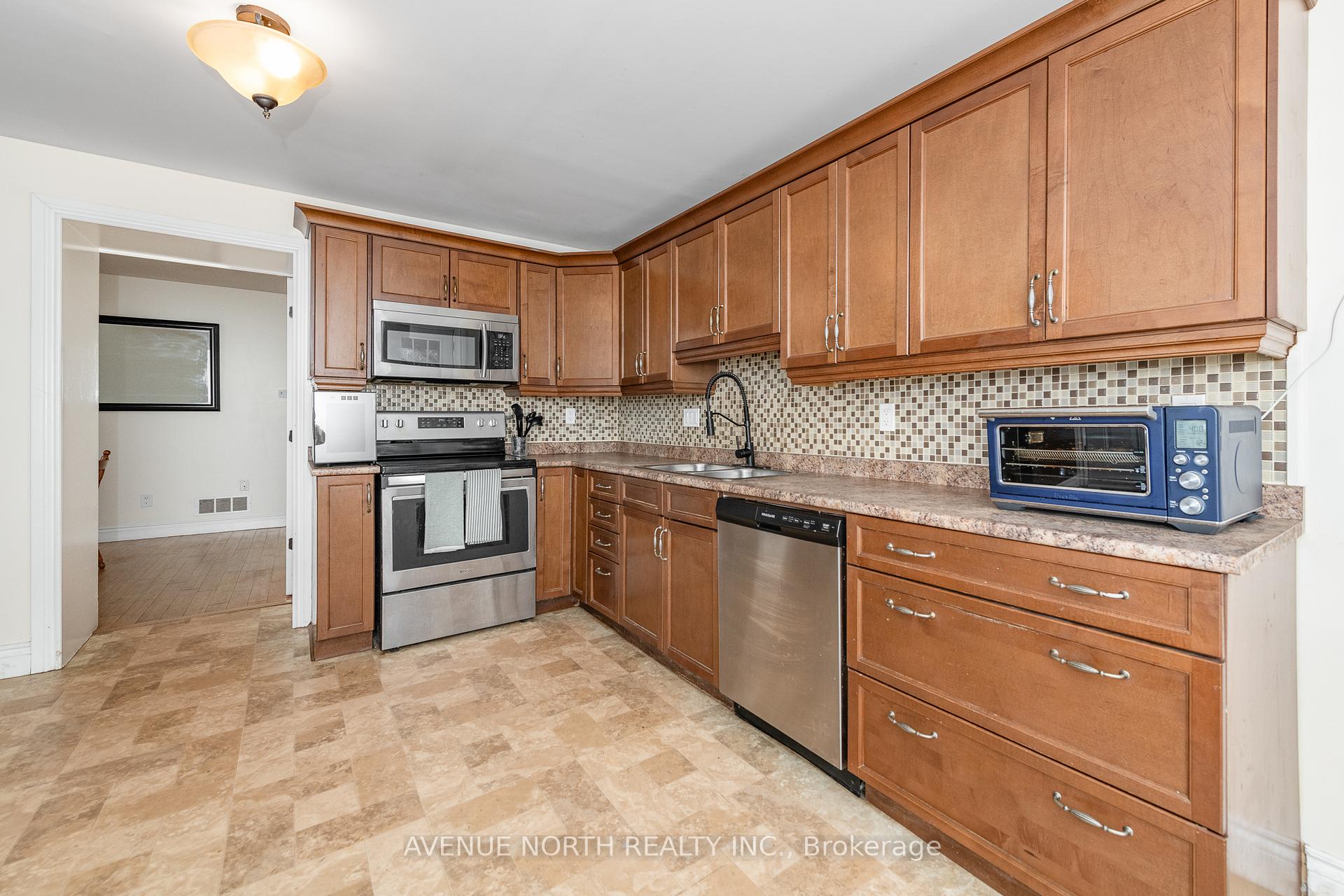 Photo 18 of 476 James Street W, Prescott — HOMEH