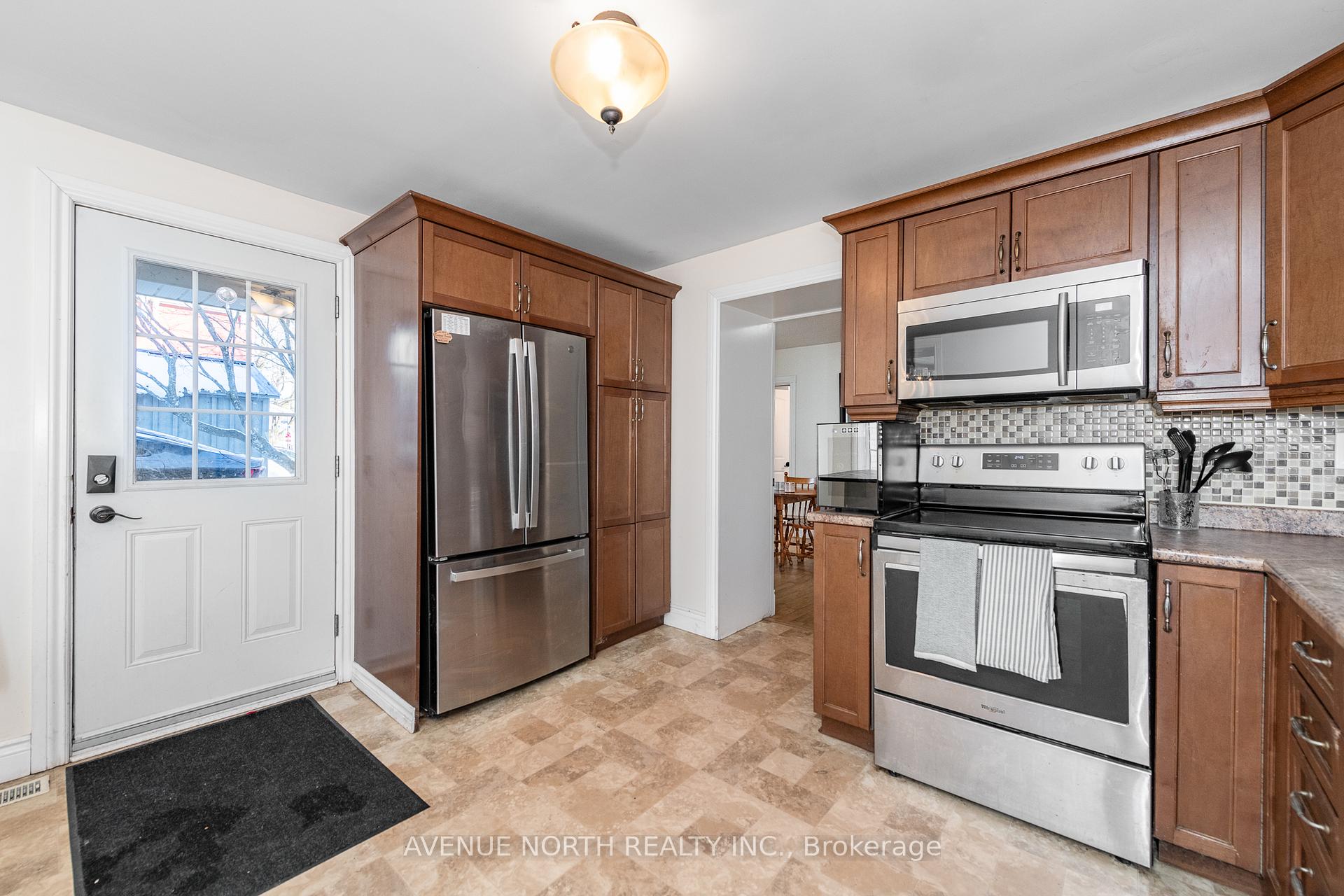 Photo 19 of 476 James Street W, Prescott — HOMEH