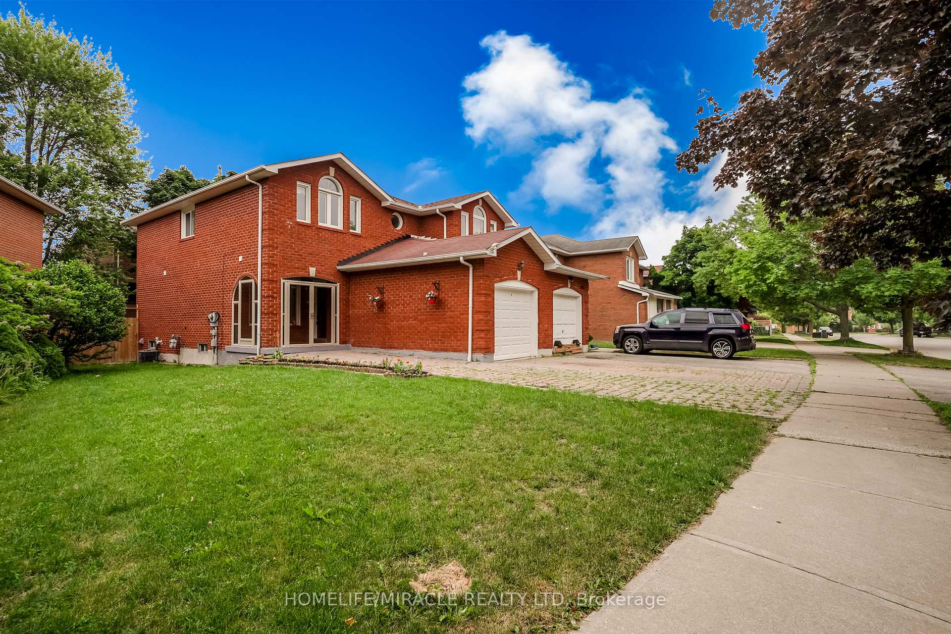 Photo 4 of 1945 Pine Grove Avenue, Pickering, Highbush — HOMEH