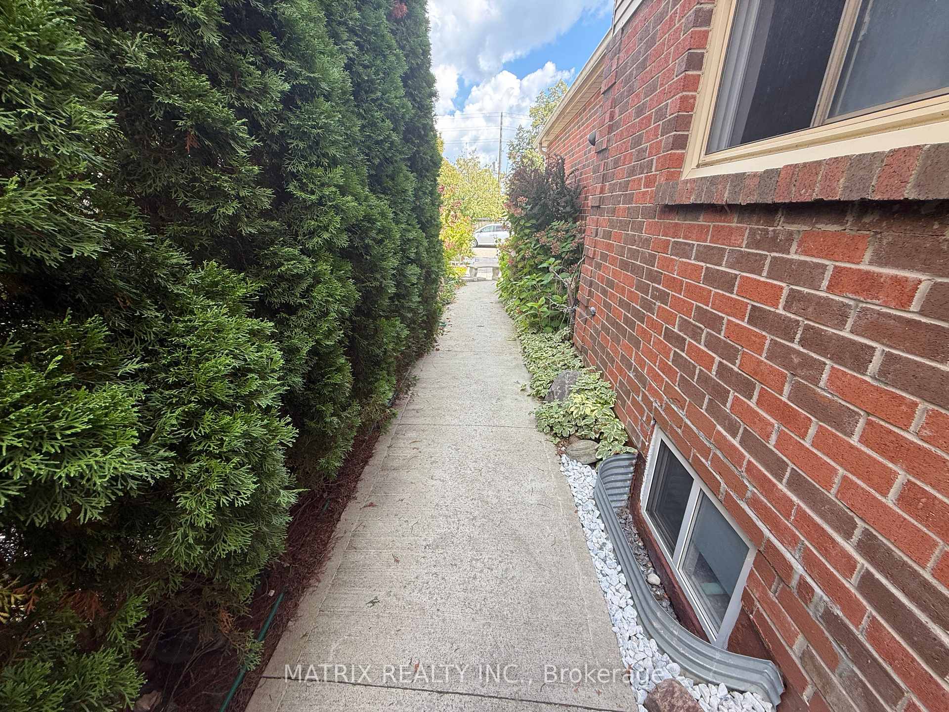 Photo 3 of 1604 Rayleen Crescent, Pickering, Brock Ridge — HOMEH
