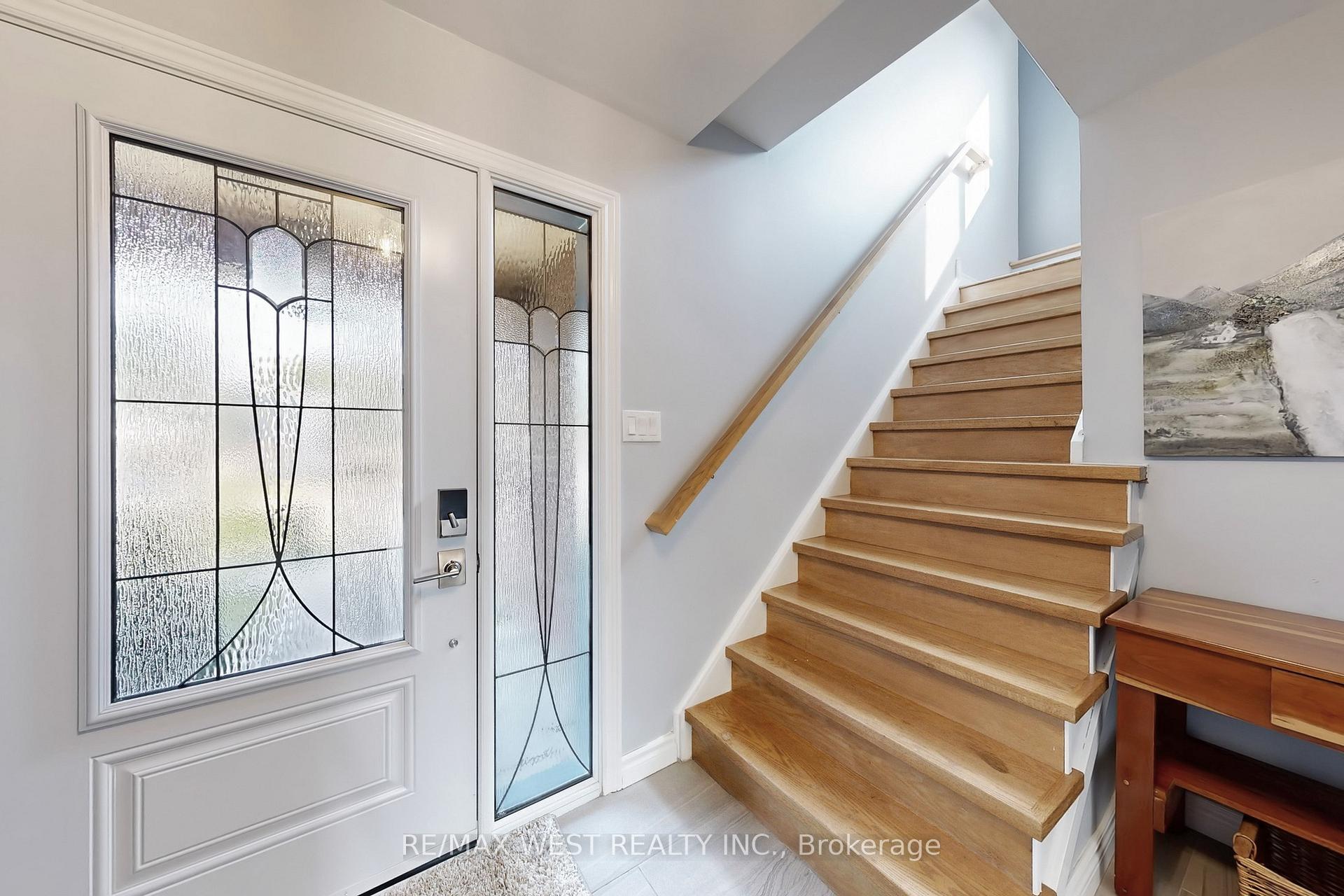 Photo 3 of 586 Balsam Crescent, Oshawa, Lakeview — HOMEH
