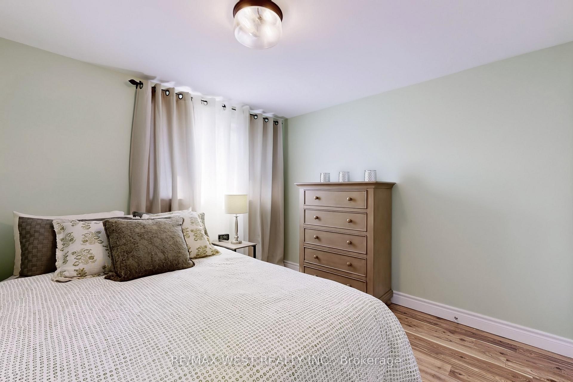 Photo 25 of 586 Balsam Crescent, Oshawa, Lakeview — HOMEH