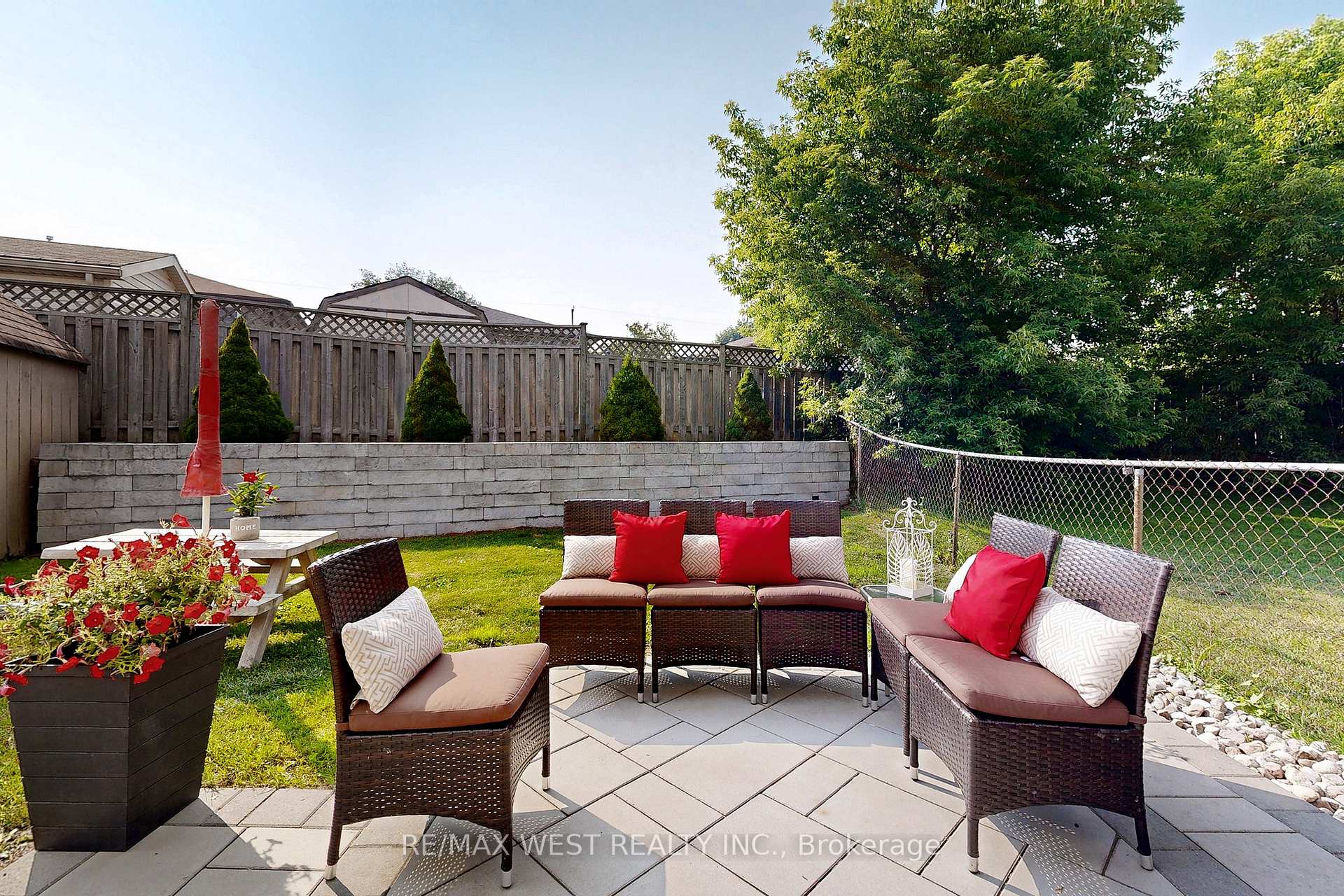 Photo 38 of 586 Balsam Crescent, Oshawa, Lakeview — HOMEH