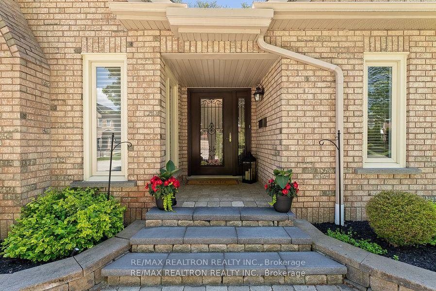Photo 4 of 897 Baylawn Drive, Pickering, Liverpool — HOMEH