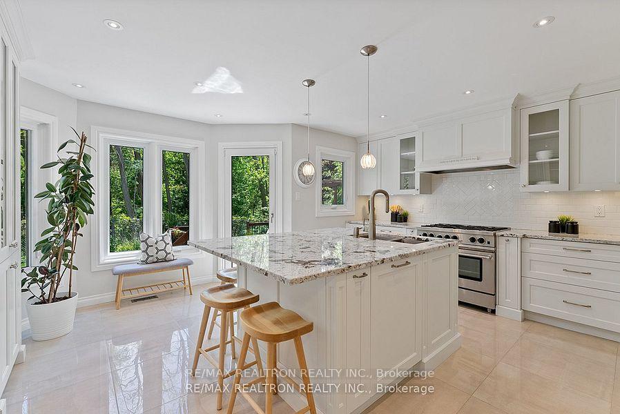 Photo 12 of 897 Baylawn Drive, Pickering, Liverpool — HOMEH