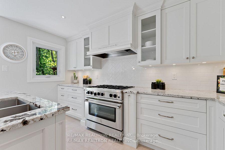 Photo 13 of 897 Baylawn Drive, Pickering, Liverpool — HOMEH