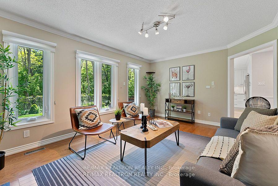 Photo 18 of 897 Baylawn Drive, Pickering, Liverpool — HOMEH