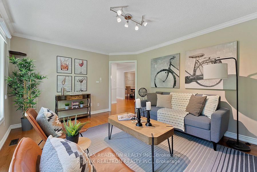 Photo 19 of 897 Baylawn Drive, Pickering, Liverpool — HOMEH