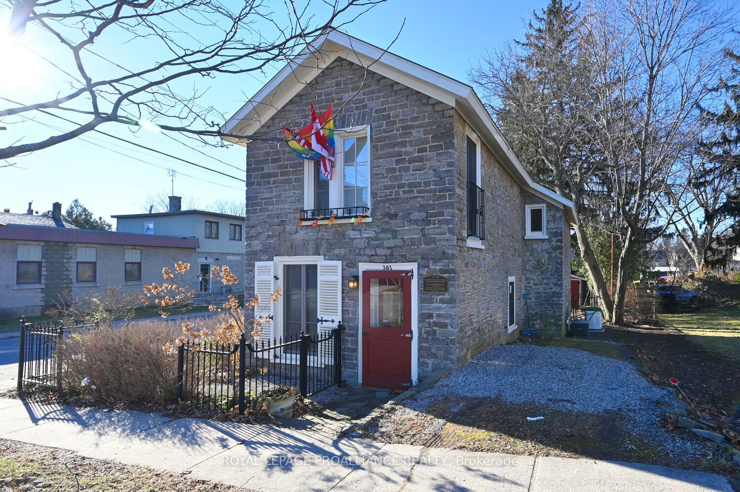 Photo 3 of 305 Centre Street, Prescott — HOMEH