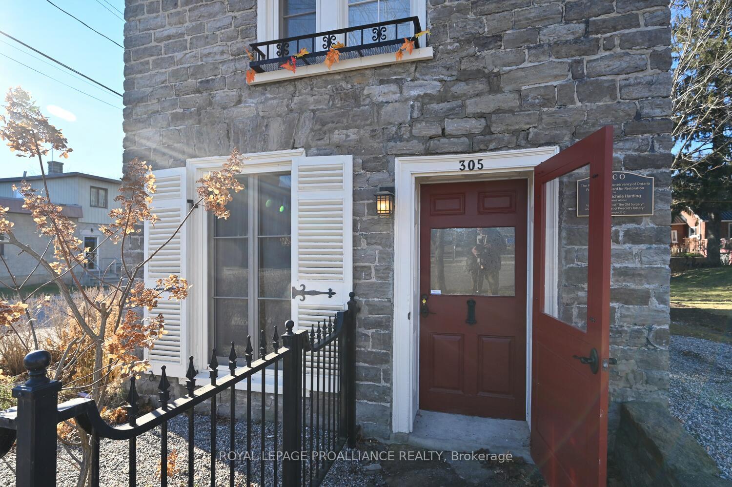 Photo 4 of 305 Centre Street, Prescott — HOMEH