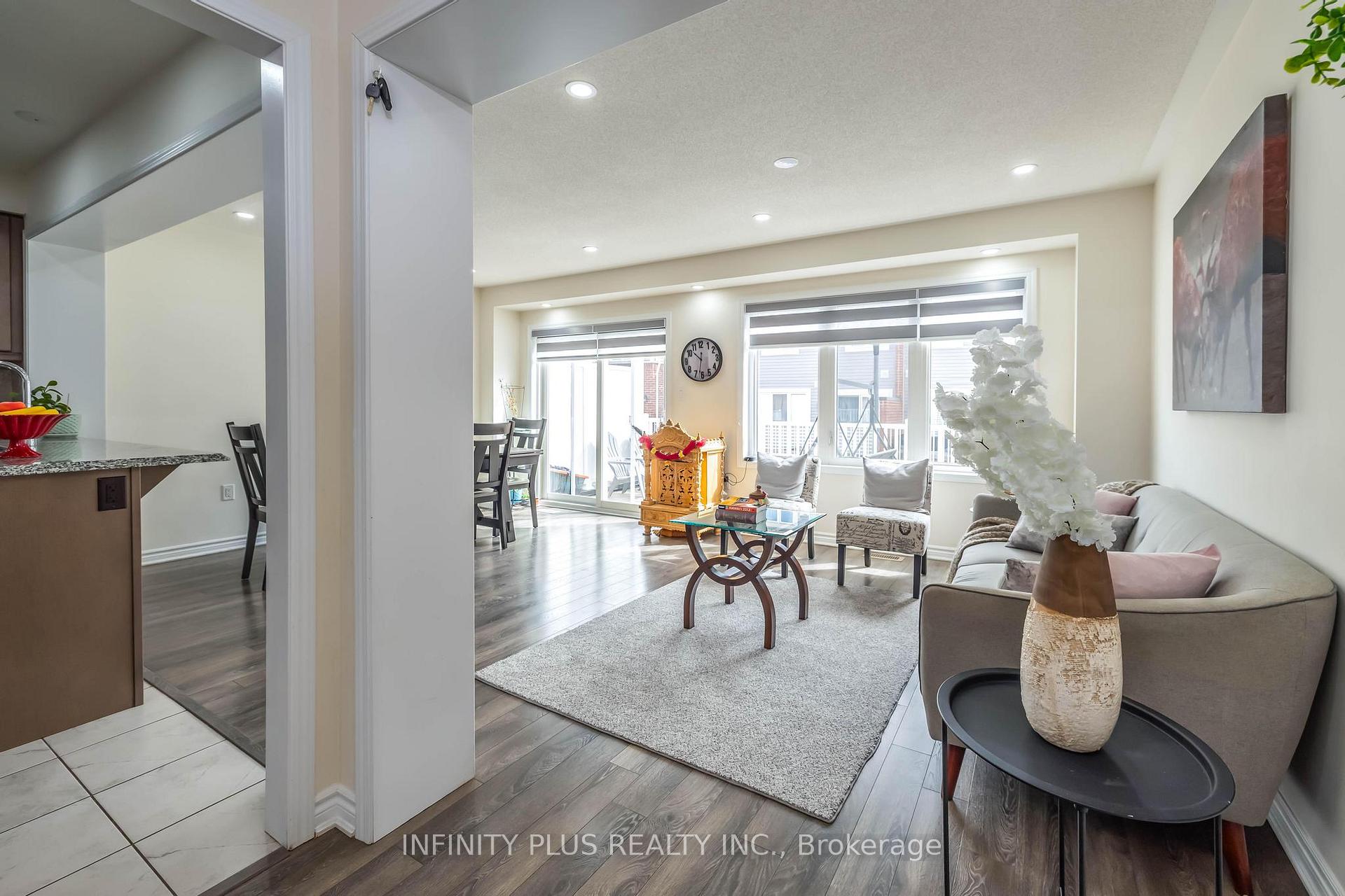 Photo 5 of 2791 Sapphire Drive, Pickering, Rural Pickering — HOMEH