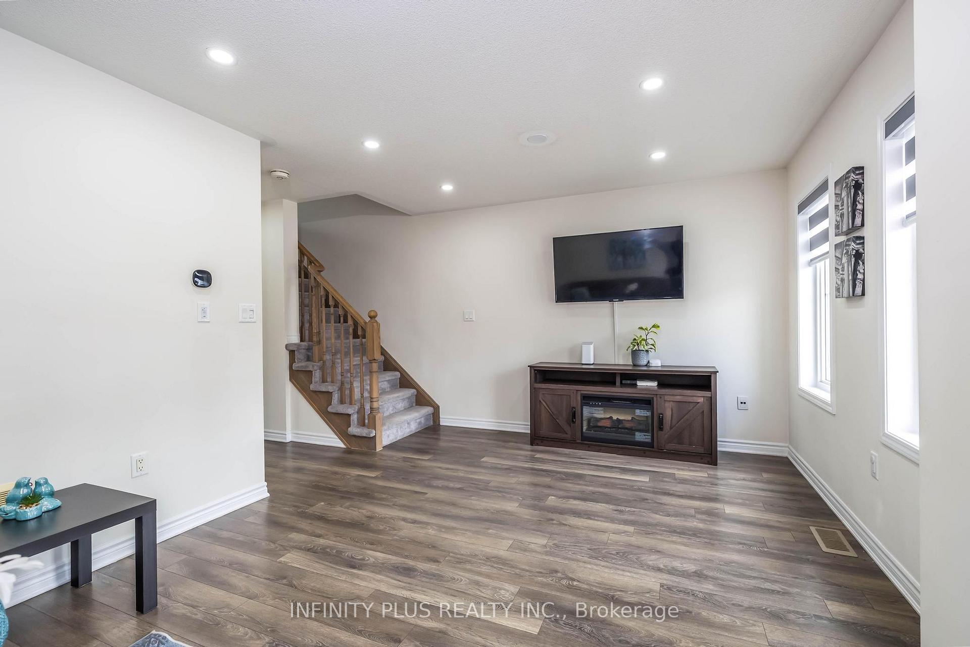 Photo 12 of 2791 Sapphire Drive, Pickering, Rural Pickering — HOMEH