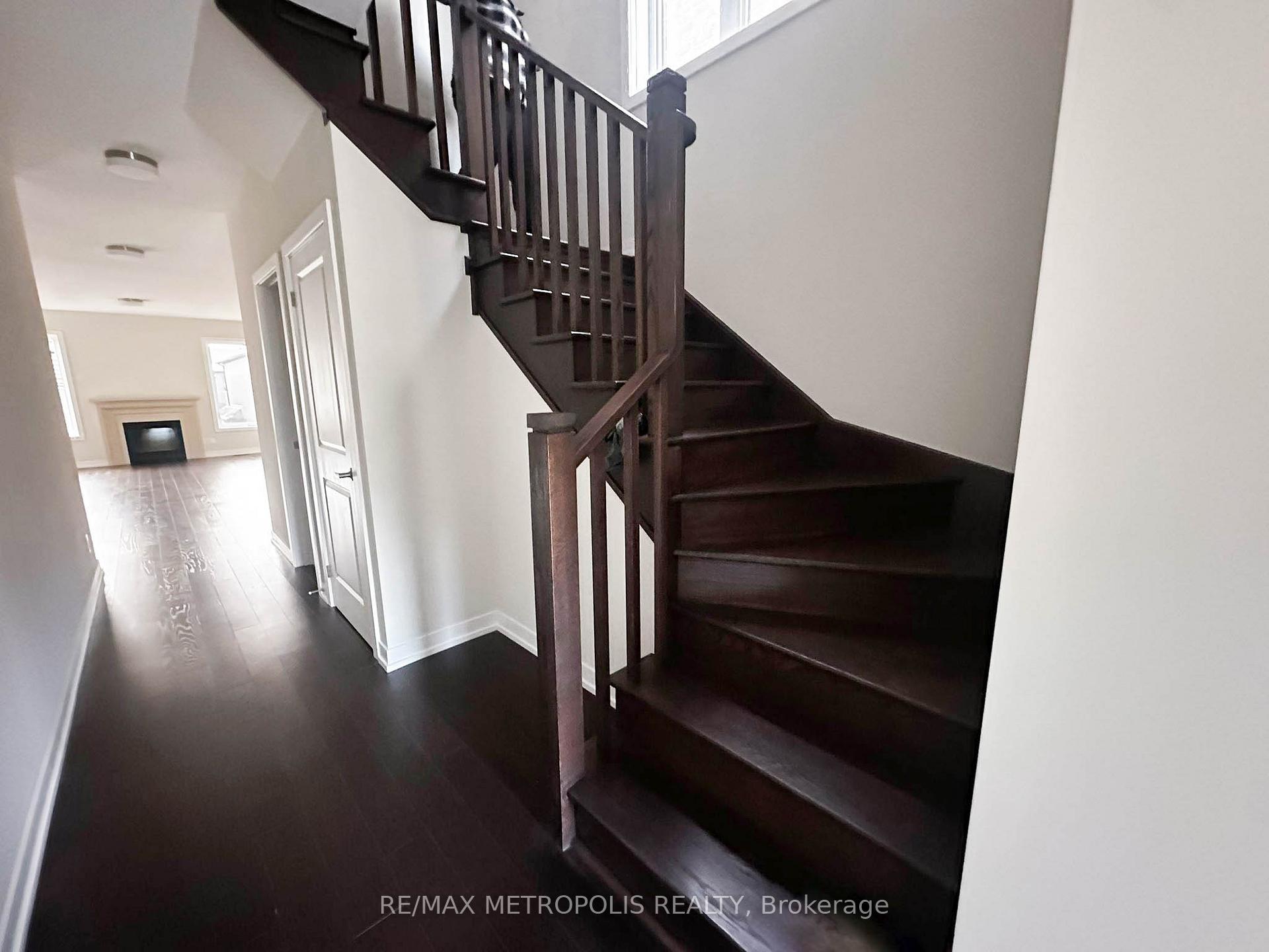 Photo 5 of Unit Upper, 1846 Narcissus Gardens, Pickering, Rural Pickering — HOMEH