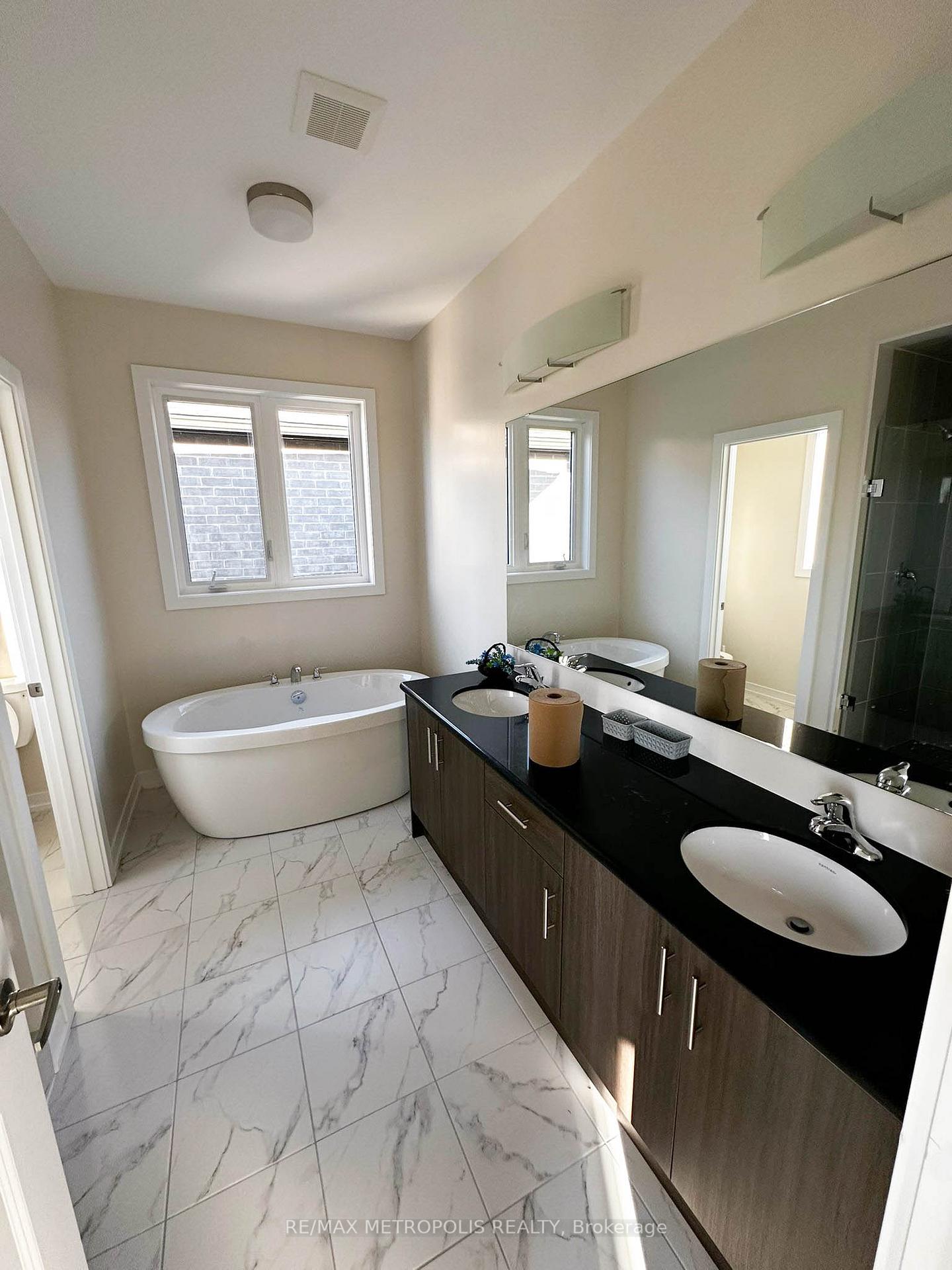 Photo 10 of Unit Upper, 1846 Narcissus Gardens, Pickering, Rural Pickering — HOMEH