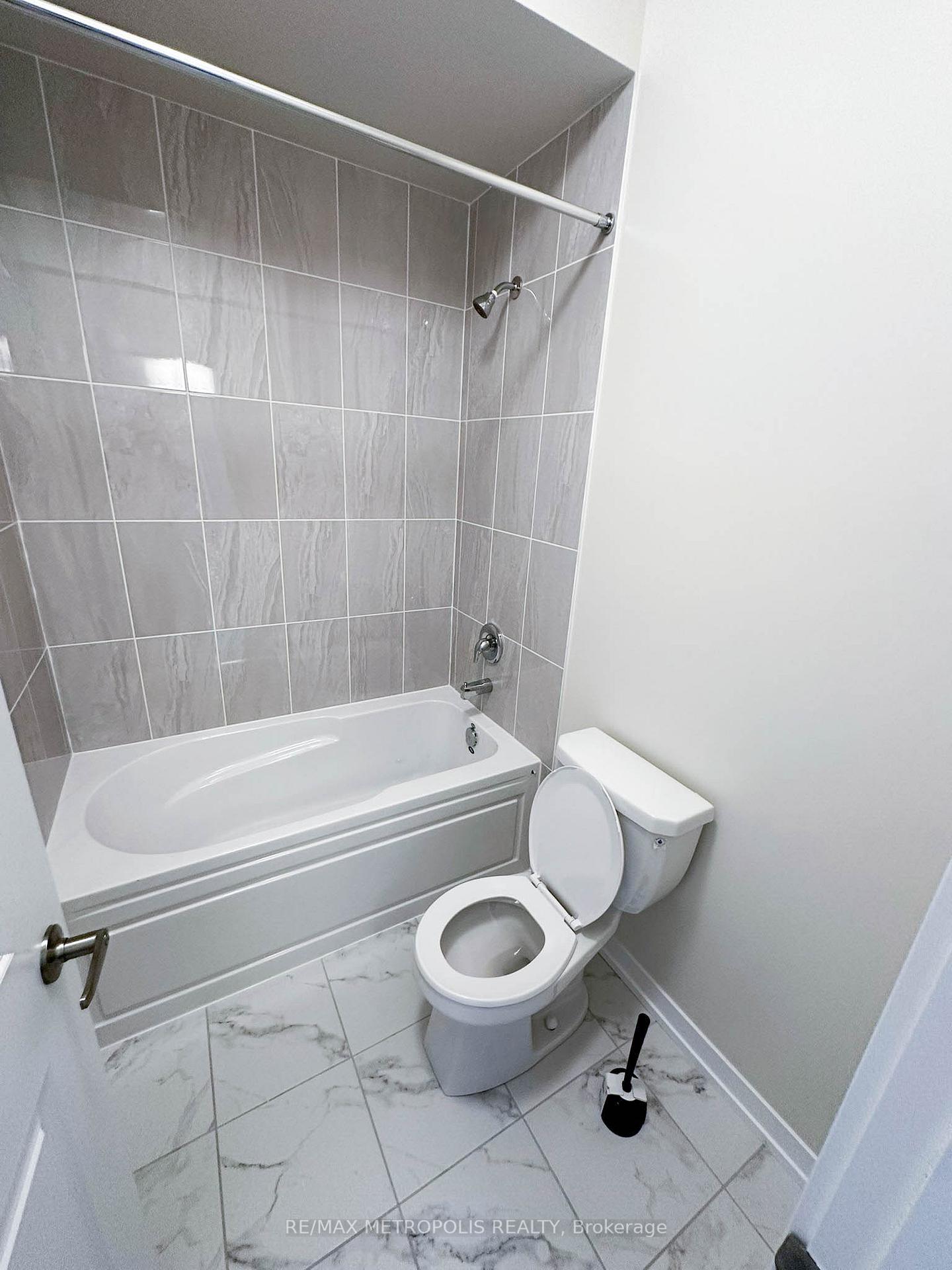 Photo 16 of Unit Upper, 1846 Narcissus Gardens, Pickering, Rural Pickering — HOMEH