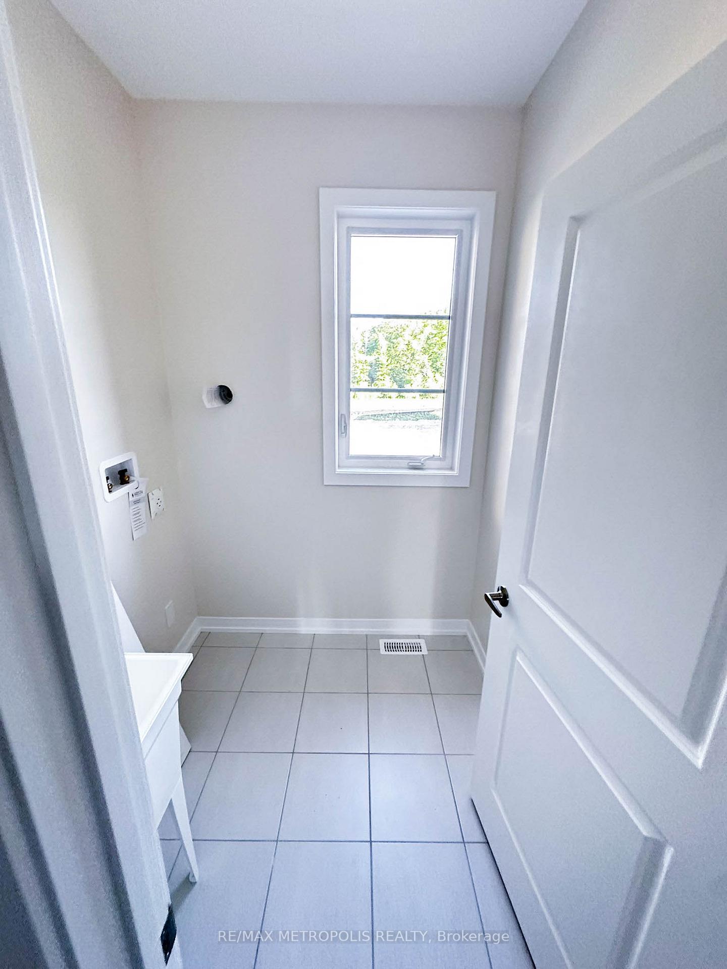 Photo 21 of Unit Upper, 1846 Narcissus Gardens, Pickering, Rural Pickering — HOMEH
