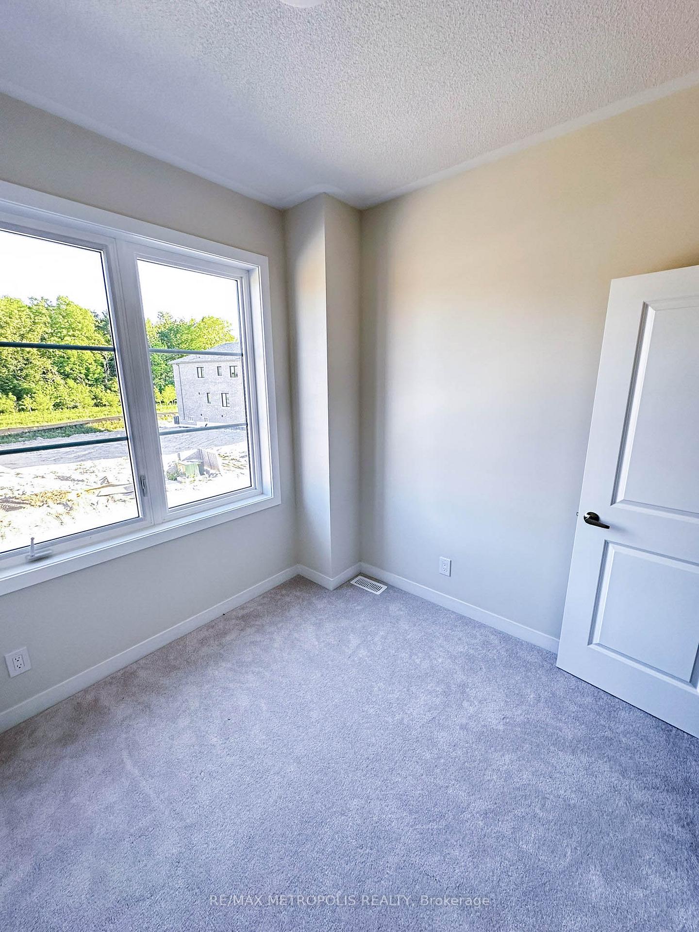 Photo 23 of Unit Upper, 1846 Narcissus Gardens, Pickering, Rural Pickering — HOMEH